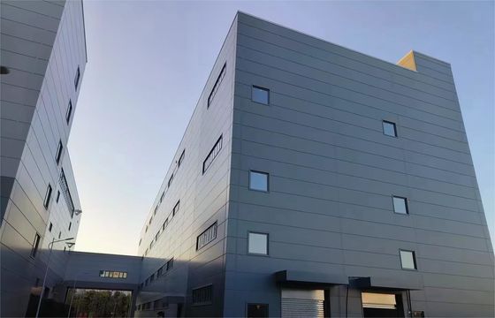 هيكل إطار فولاذي متين بناء مستودع معدني مسبق الصنع عالي الكفاءة عالي الثبات