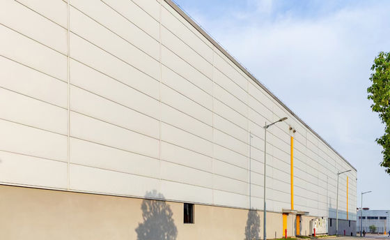 مستودع بناء هيكل فولاذي صلب بإطار صلب وعمر افتراضي طويل مع حجم وتخطيط قابلين للتخصيص