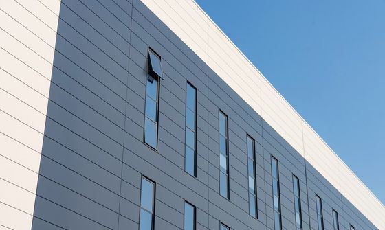 مستودع هيكل الصلب الصناعي مع باب متدحرج ونظام تغطية الصوف الصخري المقاوم للنار