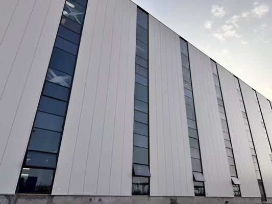 ساندويتش لوحة تغطية مستودع الفولاذ الجاهزة للزلزال الحل الصديق للبيئة